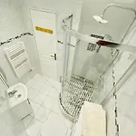 בית הארחה Sherpa 4*
